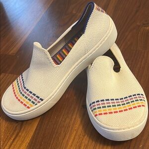 EUC Rothy’s The Kids Sneaker in White Rainbow - Runs Small (FREE SHIPPING)